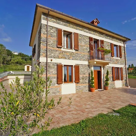 Matilde 12 Pax By Villasretreats Villa Tresana